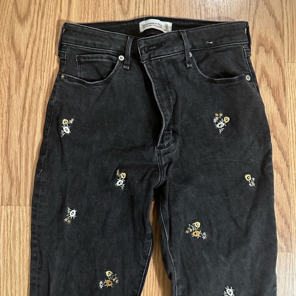 Abercrombie & Fitch High Rise Skinny Ankle Jean - Picture 2 of 2